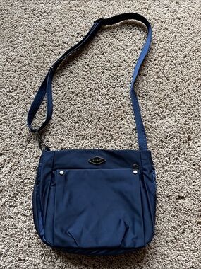 Travelon Anti-Theft Parkview Expansion Crossbody in Navy with gunmetal hardware